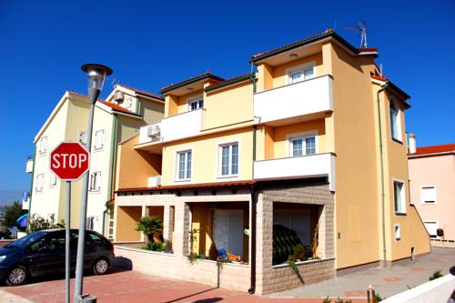Povljana Croacia código de descuento de reserva de booking.com